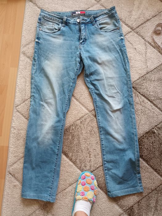 Мъжки дънки малко носени