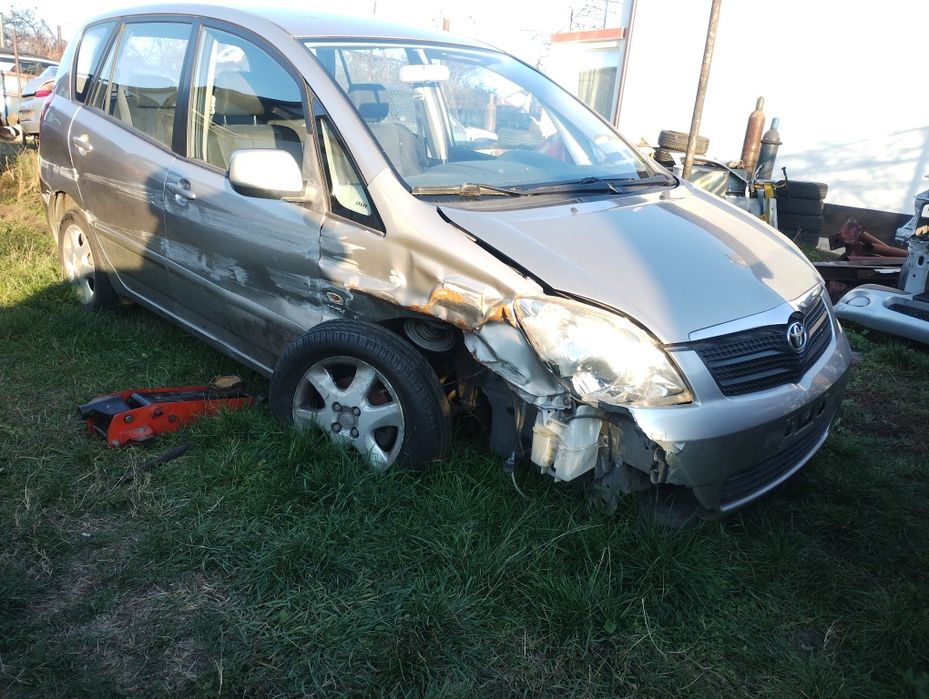 2 бр Тойота Корола Версо на части