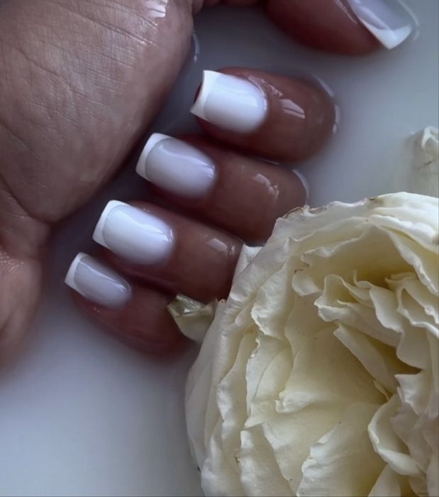 Маникюр, макияж, брови.