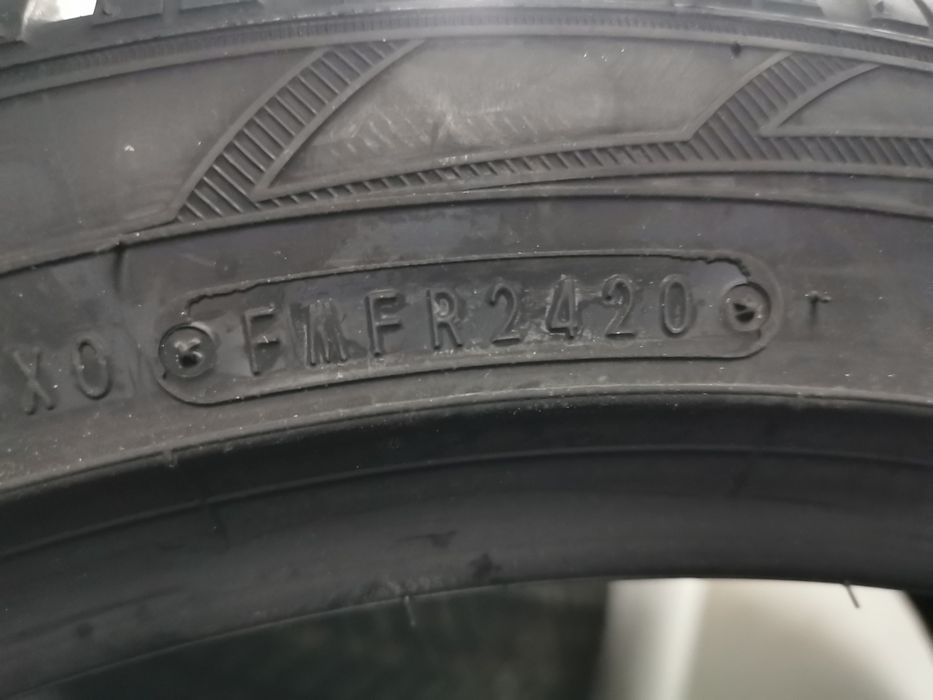 Anvelope iarna noi 215 45 18 Falken