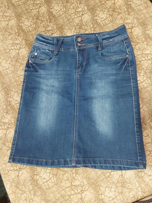 Дънкова пола, вталена