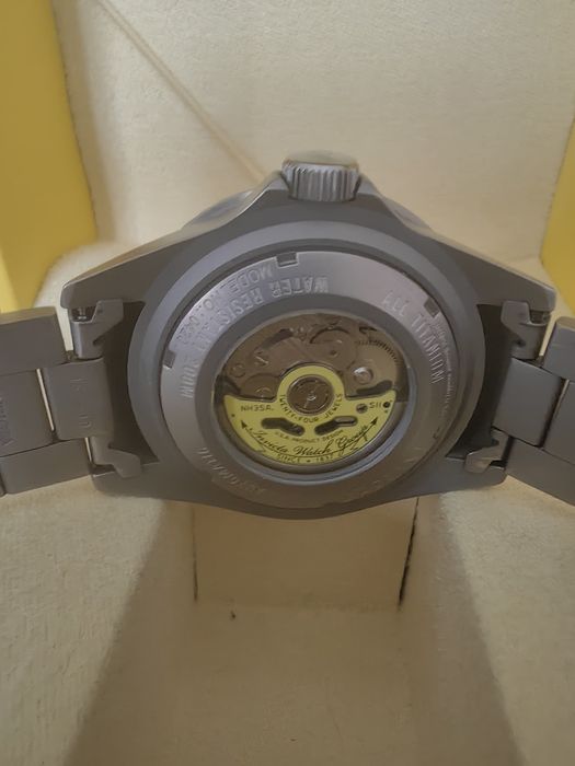 Титаниева Invicta 0460 с механизъм  NH35A на Seiko