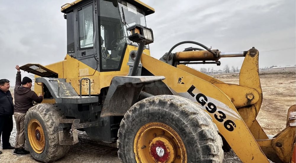 Погрузчик 2 куб