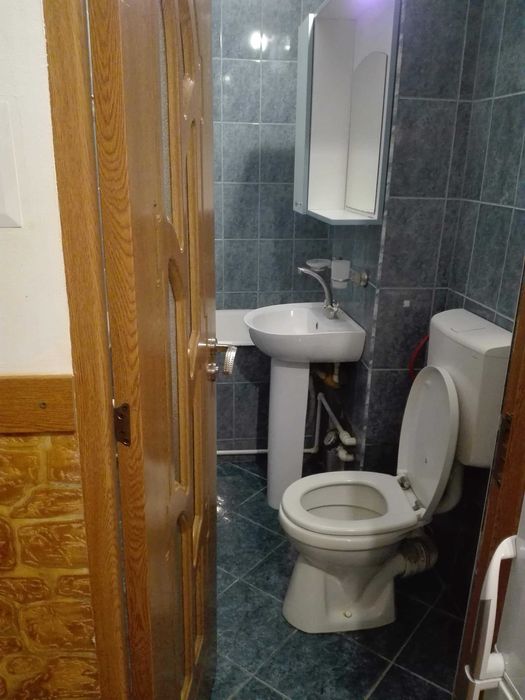 Închiriez GARSONIERĂ