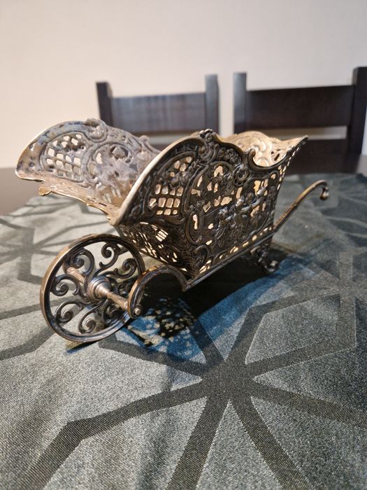 Уникална антикварна  поставка стойка за вино