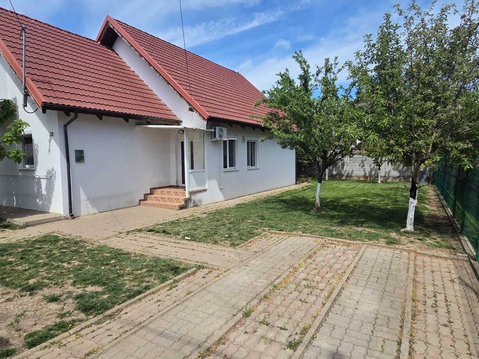 Casa de vanzare Dumbravita, zona premium, aproape de padure si lac, 450 mp teren