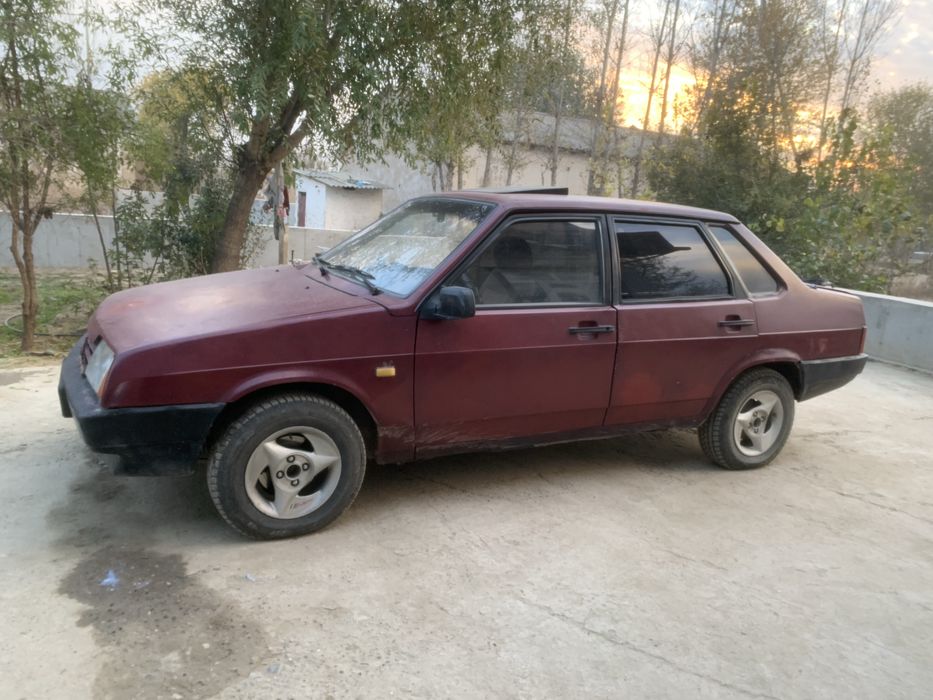 Lada samara 21099 sotiladi