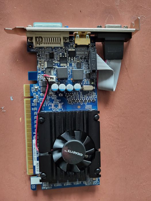 Lot 4 placi video de buget (GT210, GT420, GT430, QUADRO 2000)