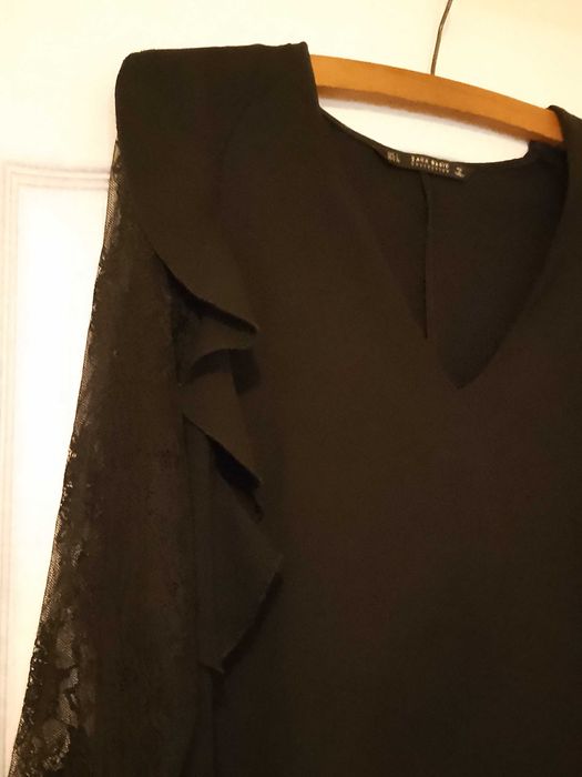 rochie Zara neagră, cu mâneci din dantelă