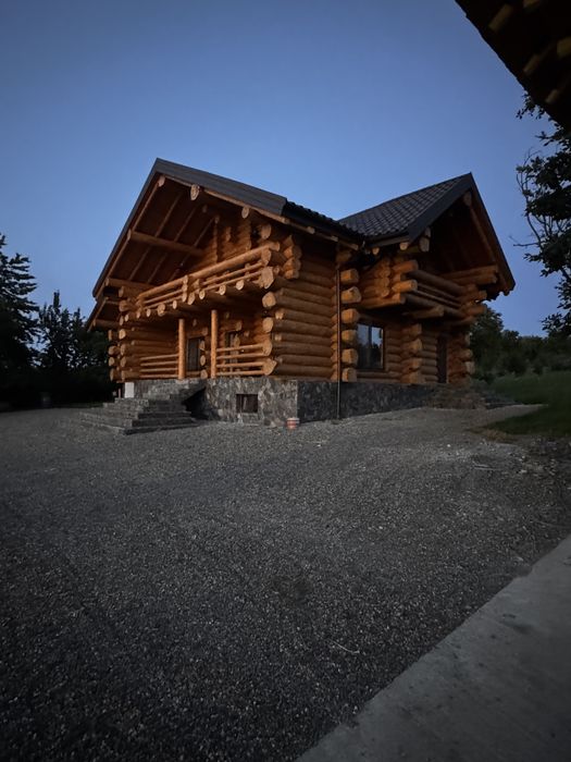 Casa cabana din bușteni
