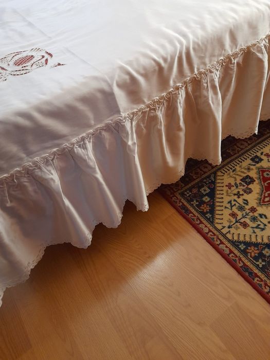 Покривка за спалня плюс възглавница - рязана бродерия
