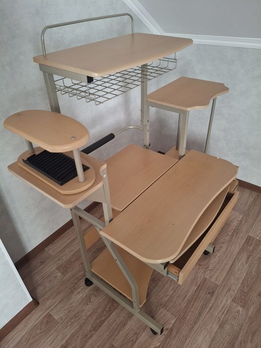 Продам компьютерный стол