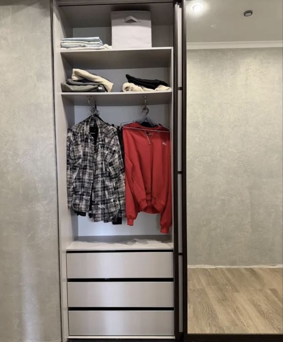 Шкаф купе с полкой