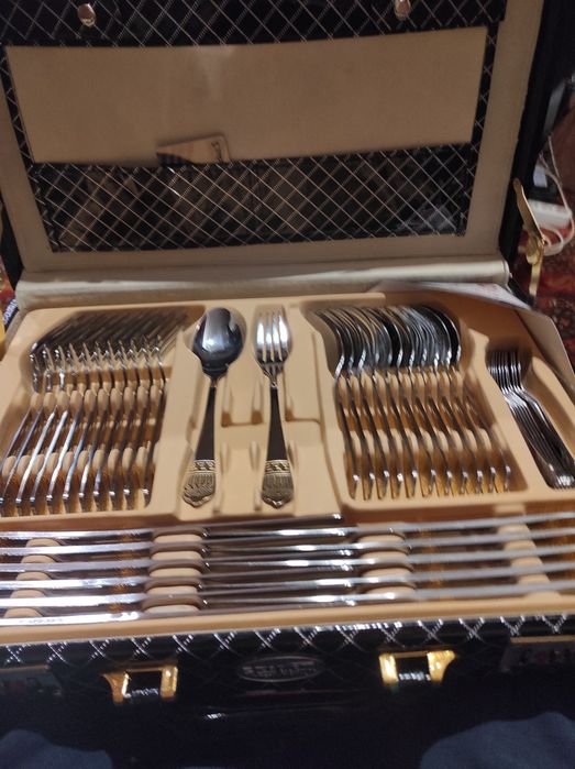 Набор вилок и ложек