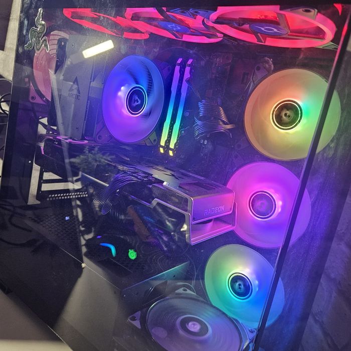 Vand calculator GAMING cu R5 5600 si Rx 6700xt 12Gb