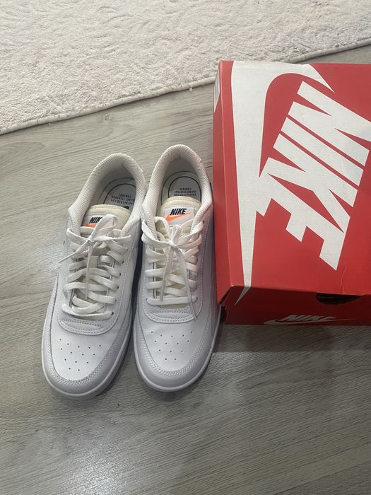 Нови дамски маратонки NiKE