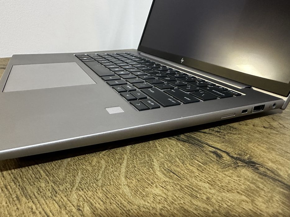 HP Zbook Firefly 14 g10a Ryzen 7940 64gb 2tb