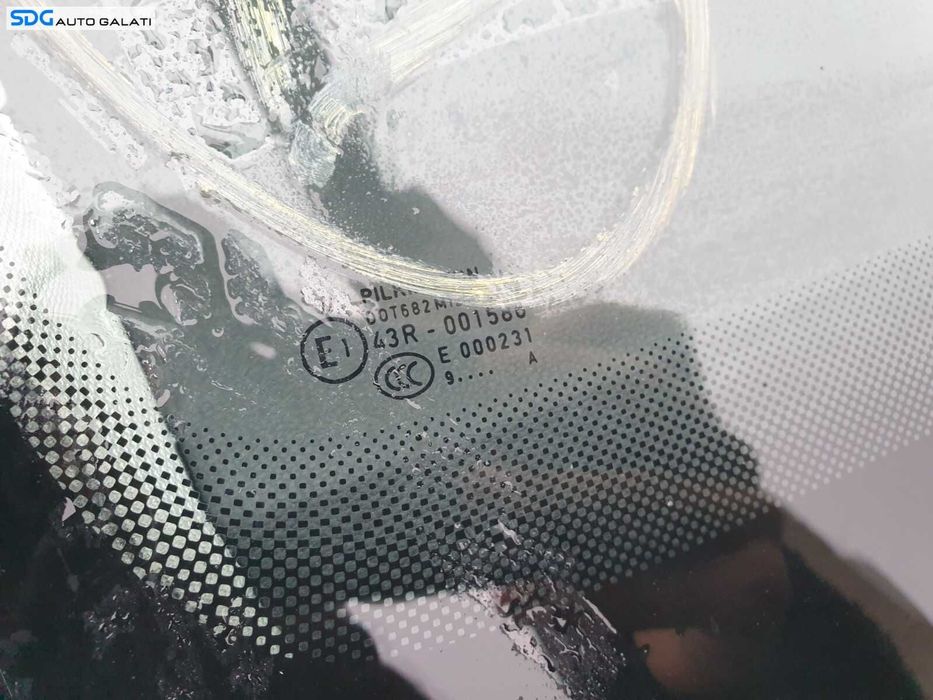 Parbriz Geam Sticla cu Senzor Ploaie Lumini Fara Incalzire Degivrare Volkswagen Golf 7 Break Variant Combi 2013 - 2017 [ LC2741 ]