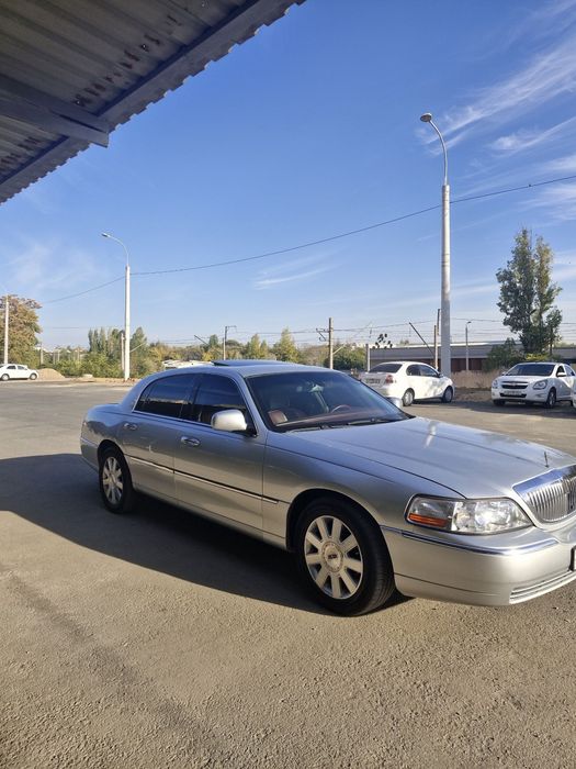 Lincoln Towncar sotiladi