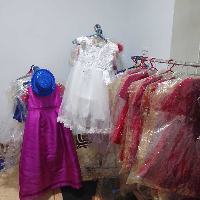 Болалар байрам либослари. Янги йил, ҳарбийлар либоси. Атлас либосчалар