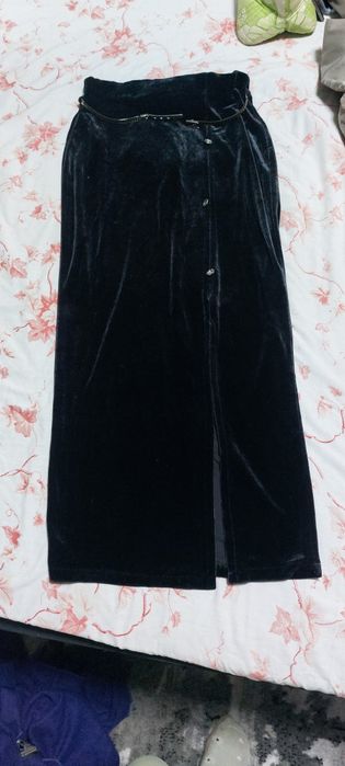 Юбка в рохошем состоянии велюровая размер M