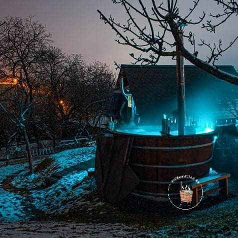 Ciubăr din lemn hot tub jacuzzi