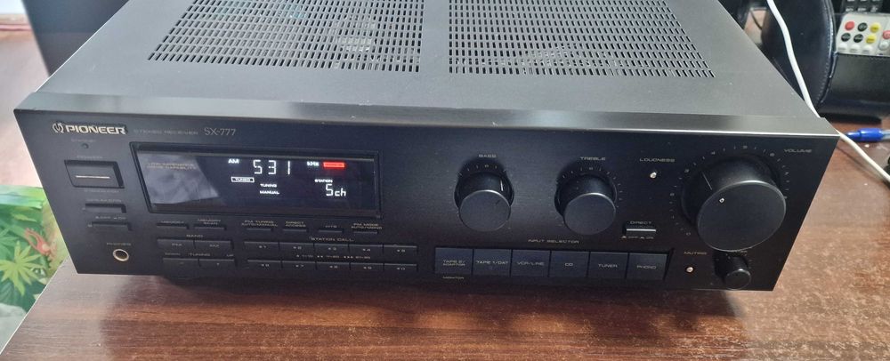 Pioneer SX 777 functional,stare buna estetic 8,5/10, fara interventii, din colectia personala Nu ma ocup cu cumparari si revanzari.