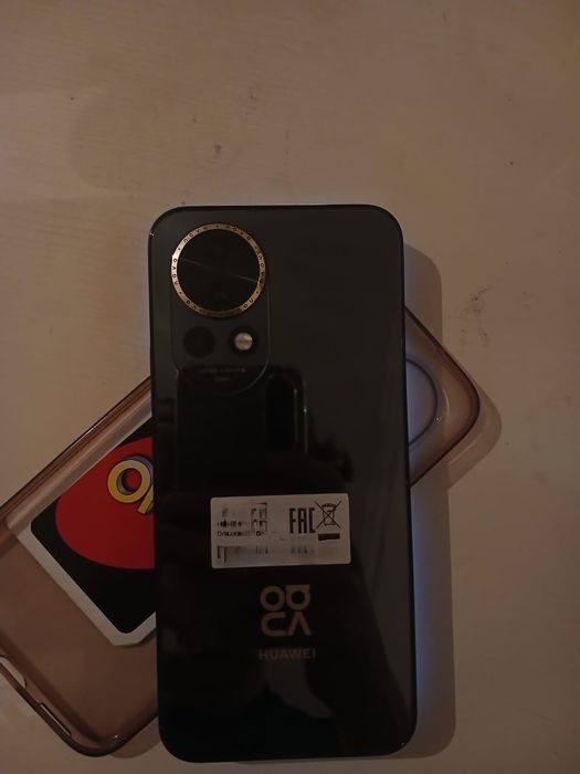 телефон Huawei nova 13