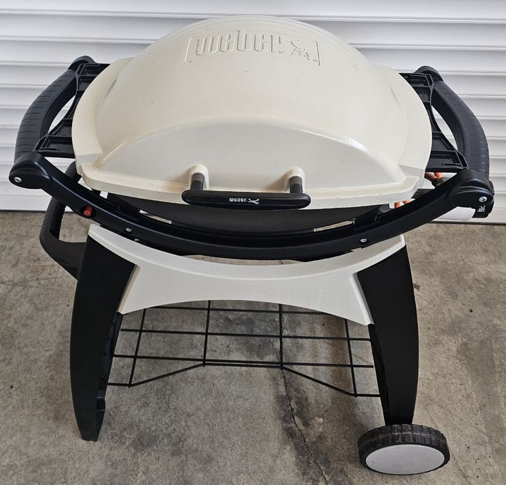 Газово барбекю WEBER