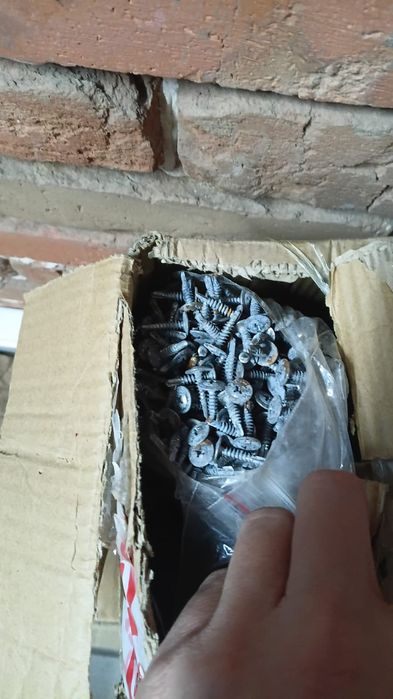 Саморезы на продажу