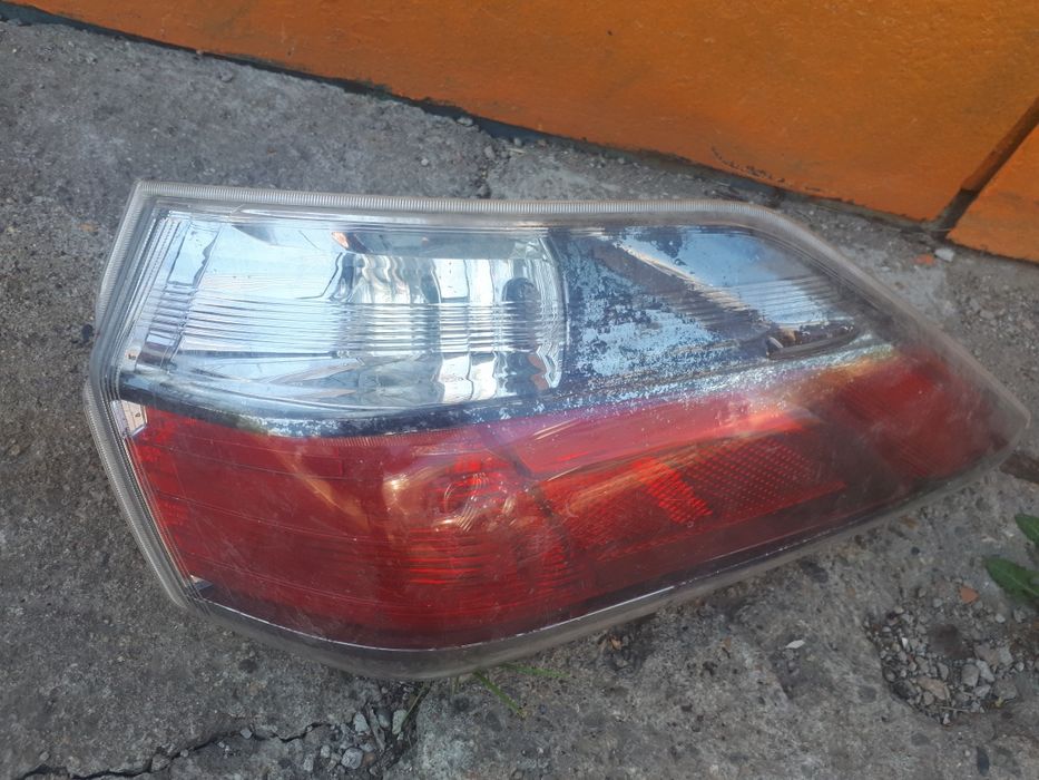 Продам  заднеею фару