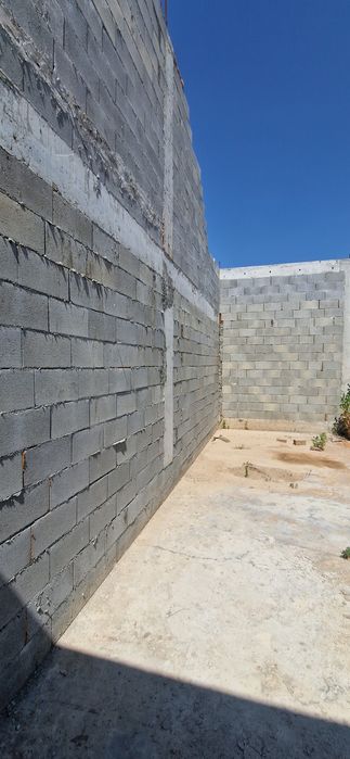 Хале в промишлена зона