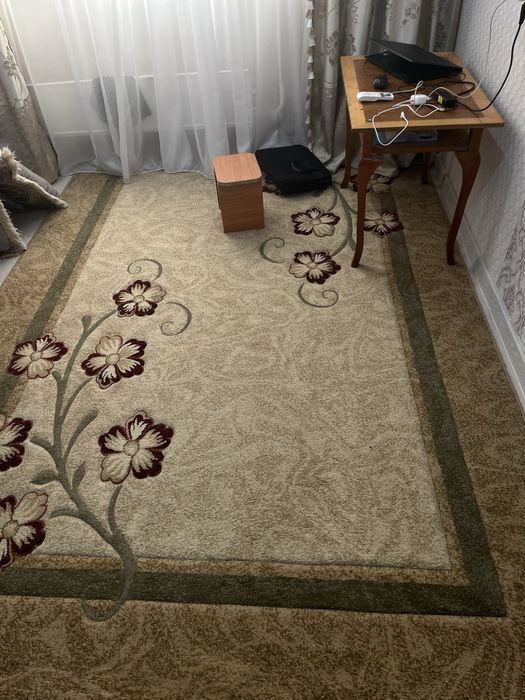 Продам срочно ковры 2 штуки