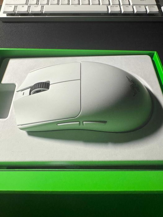 Mouse Gaming Wireless RAZER Viper V3 Pro, 35000 dpi/ Alb / Ca nou