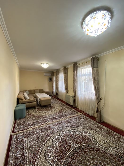 Регистонда катта уй сотилади!