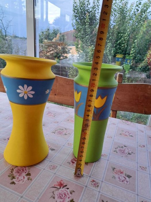 Vand 2 vaze ceramica , anii 80, deosebite, 23 cm inaltime