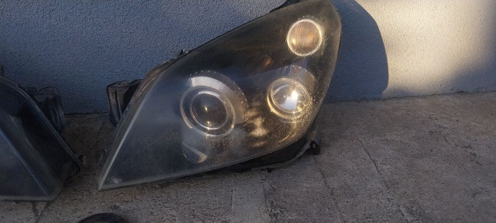 Оригинални Ксенонови Фарове за Opel Astra H (Опел Астра Х) – с лупи