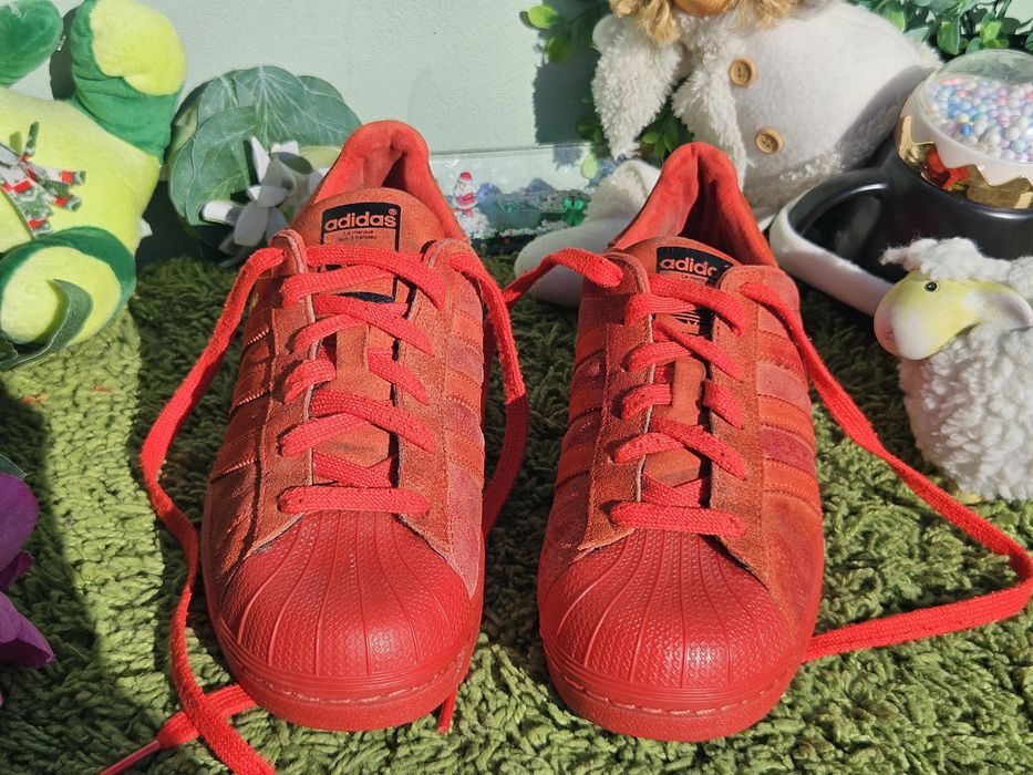 Adidas superstar в червено
