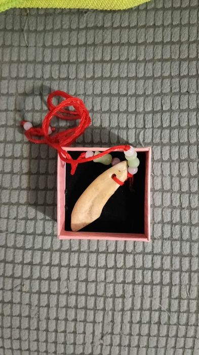 Продам кулон волчий клык