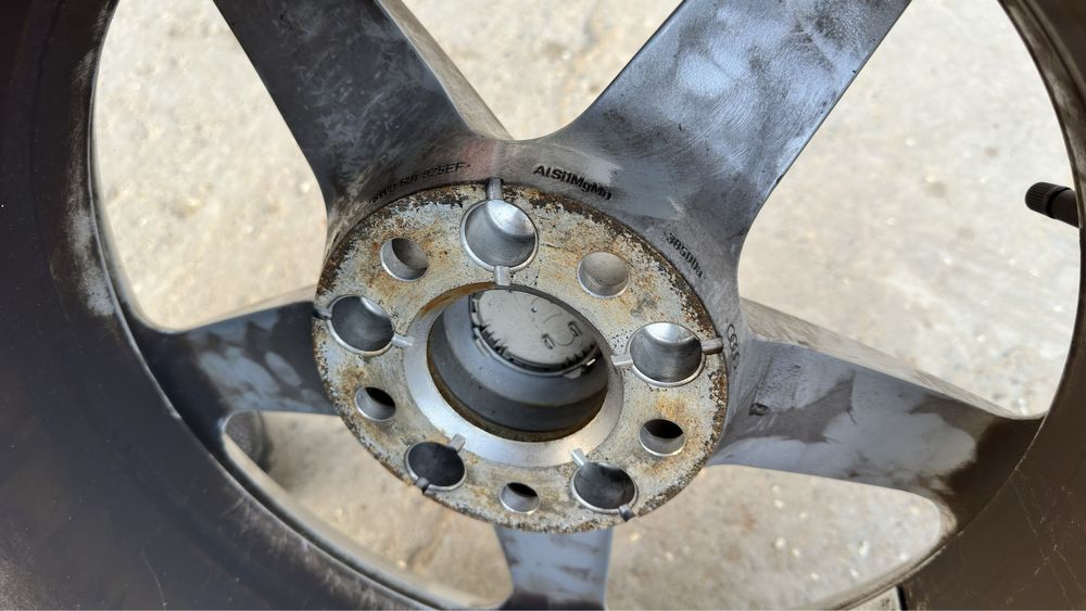 Vand roti pe r16 originale audi a4 cu cauciucuri foarte bune de vara.