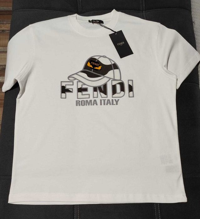 Tricouri Fendi super material