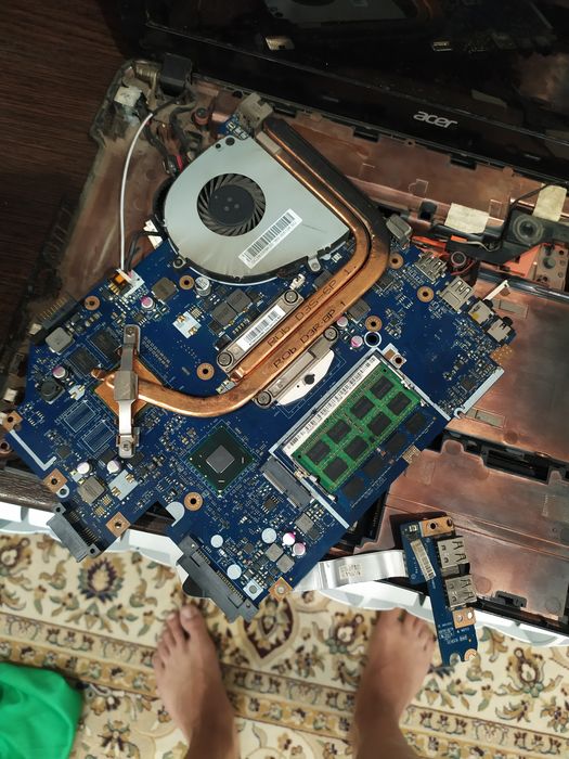 Ноутбук acer aspire e1