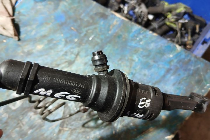 Pompa ambreiaj 306100017R 1.9 DCI E5 306100017R 1.9 DCI E5 Renault Me