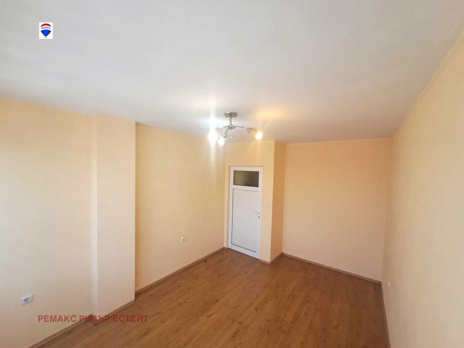 Дава се под наем Тристаен апартамент в Русе, Хъшове - 100 кв.м за 357 € - Снимка #11