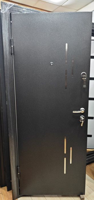 Железная входная дверь