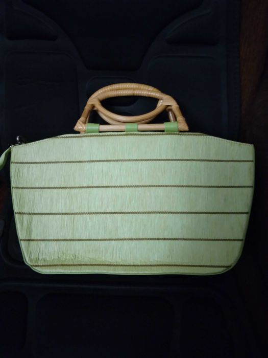 Geanta cu paiete aplicate