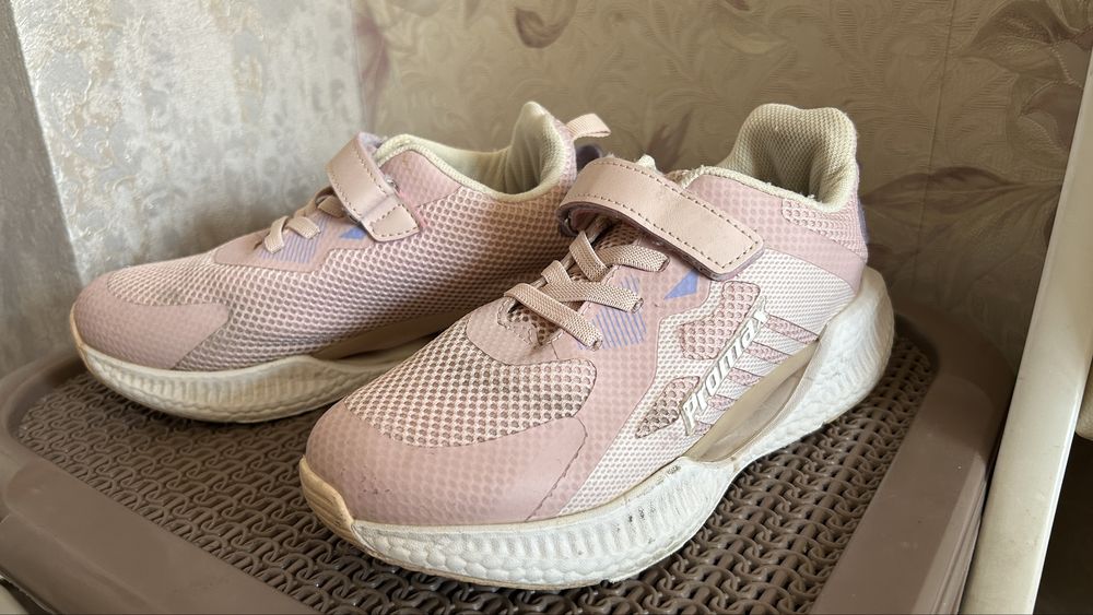 Продам кроссовки