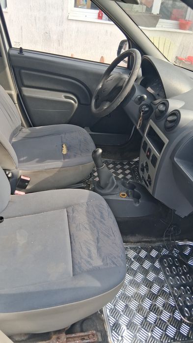 Vând Dacia mcv 1.4 benzina ,încă 2 luni nr rosii valabile