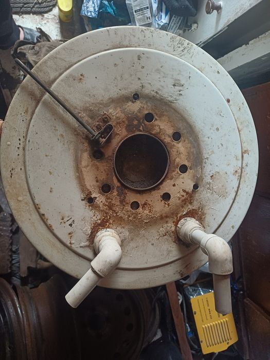 Продам  котел АОГВК -11 0-3 В хорошем состоянии с трубой и горячей вод