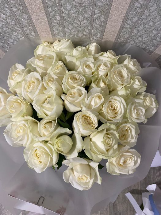 Продам 2 Букета цветов срочно